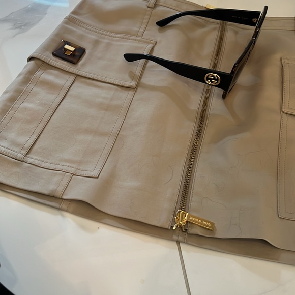 Cute Michael Kors, summer mini skirt taupe colour size 8 with shark lock pockets - Picture 13 of 13